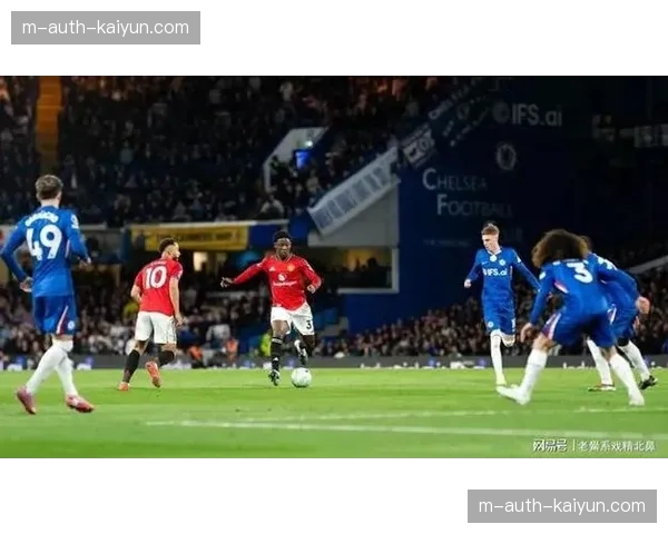 曼联中场组合调整 卡塞米罗梅努搭档寻求平衡